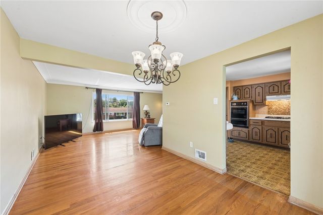 154 Manchester Drive, Irwin, PA 15642