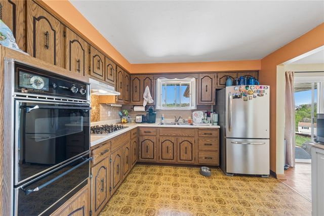 154 Manchester Drive, Irwin, PA 15642