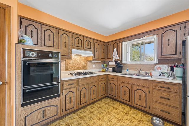 154 Manchester Drive, Irwin, PA 15642