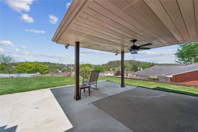 154 Manchester Drive, Irwin, PA 15642