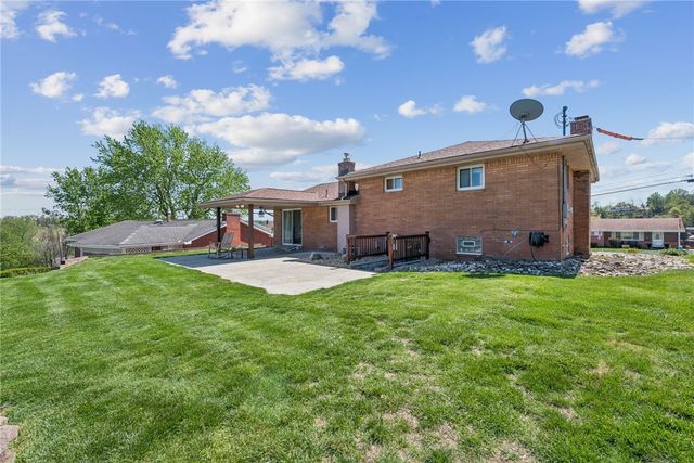 154 Manchester Drive, Irwin, PA 15642