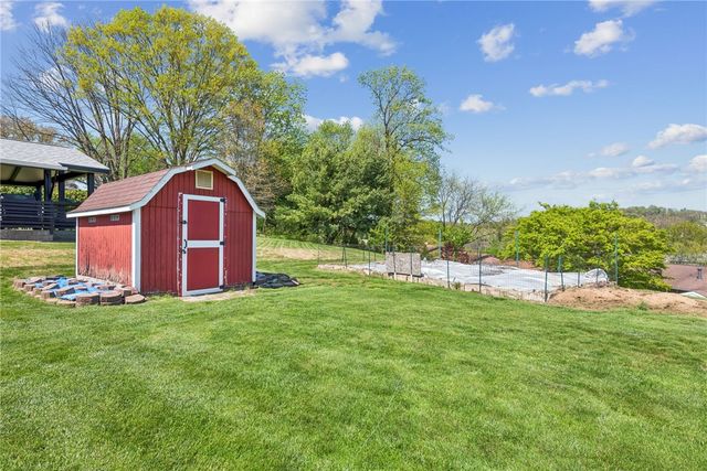 154 Manchester Drive, Irwin, PA 15642