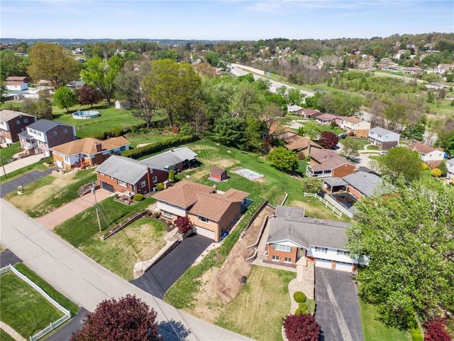 154 Manchester Drive, Irwin, PA 15642