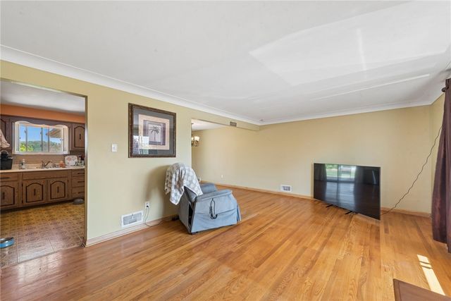 154 Manchester Drive, Irwin, PA 15642