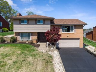 154 Manchester Drive, Irwin, PA 15642