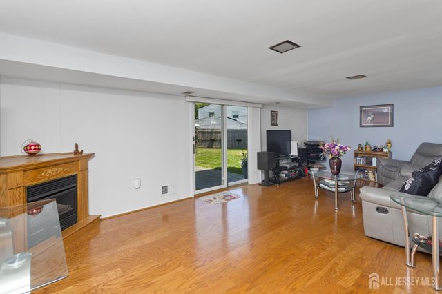 7 Vauxhall Road, East Brunswick, NJ 08816
