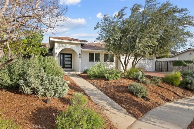 10000 Amestoy Avenue, Northridge, CA 91325