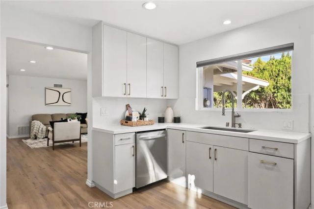 10000 Amestoy Avenue, Northridge, CA 91325