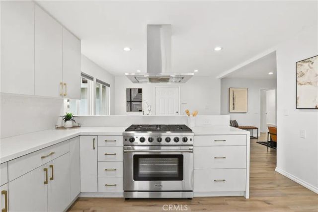 10000 Amestoy Avenue, Northridge, CA 91325