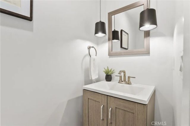 10000 Amestoy Avenue, Northridge, CA 91325