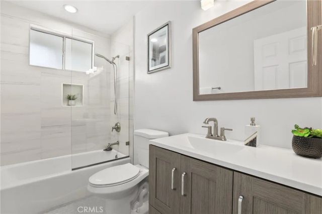 10000 Amestoy Avenue, Northridge, CA 91325