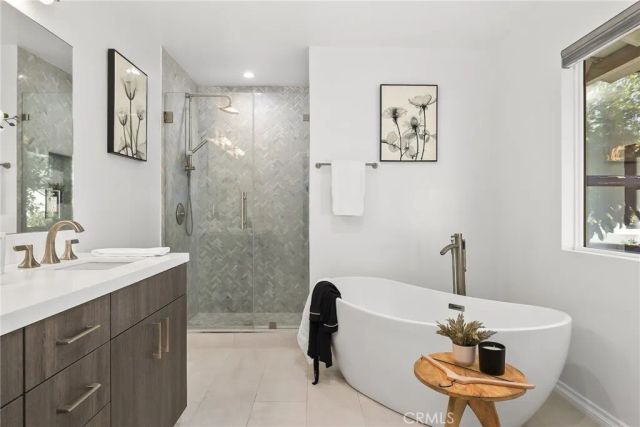 10000 Amestoy Avenue, Northridge, CA 91325