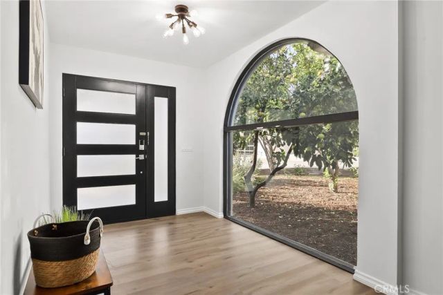 10000 Amestoy Avenue, Northridge, CA 91325