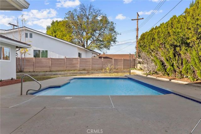 10000 Amestoy Avenue, Northridge, CA 91325