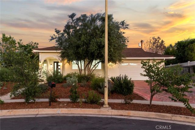 10000 Amestoy Avenue, Northridge, CA 91325