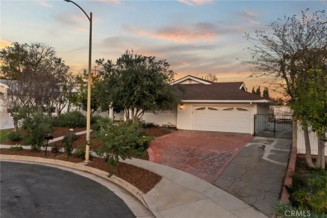 10000 Amestoy Avenue, Northridge, CA 91325