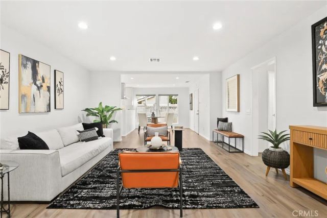 10000 Amestoy Avenue, Northridge, CA 91325