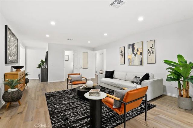 10000 Amestoy Avenue, Northridge, CA 91325