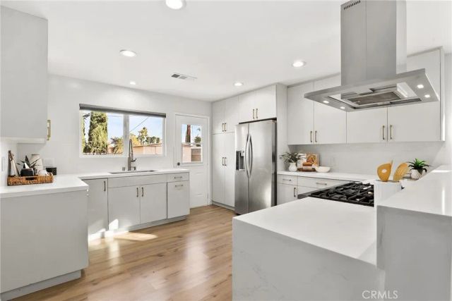 10000 Amestoy Avenue, Northridge, CA 91325