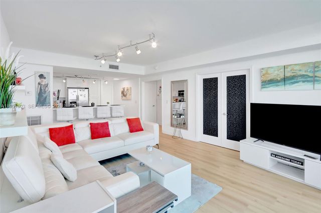 7501 E Treasure Dr 9EF, North Bay Village, FL 33141