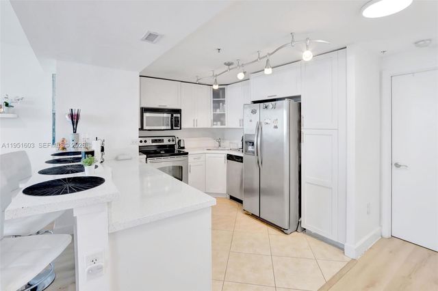 7501 E Treasure Dr 9EF, North Bay Village, FL 33141