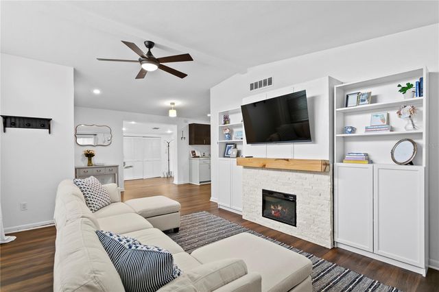 2407 S LOIS AVENUE, Tampa, FL 33629