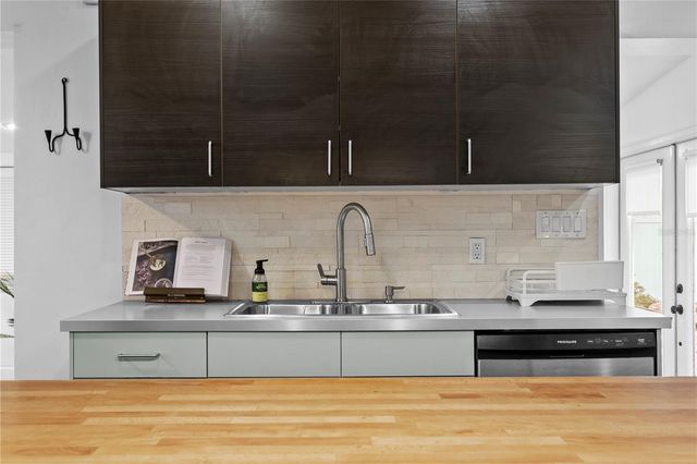 2407 S LOIS AVENUE, Tampa, FL 33629