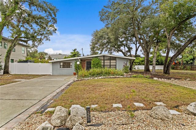 2407 S LOIS AVENUE, Tampa, FL 33629