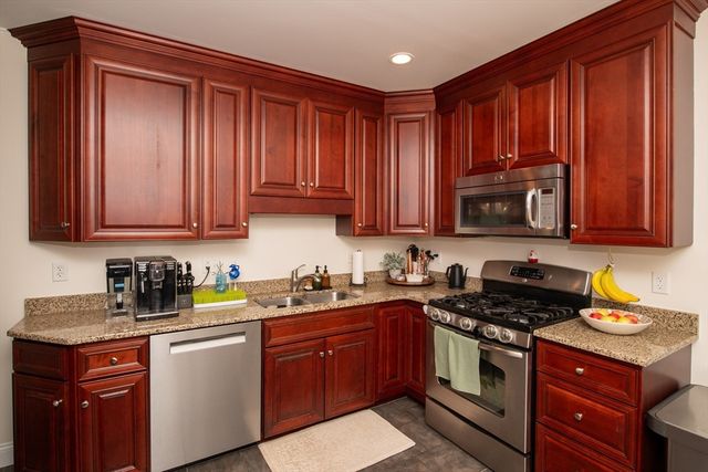 4 Star Ave, Middleboro, MA 02346