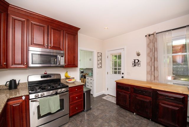 4 Star Ave, Middleboro, MA 02346