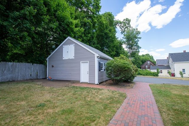 4 Star Ave, Middleboro, MA 02346