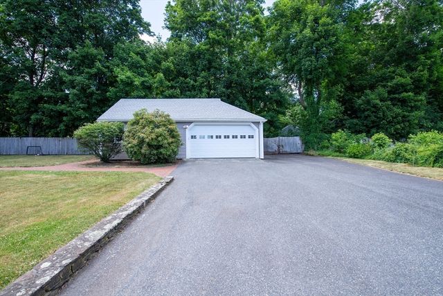 4 Star Ave, Middleboro, MA 02346