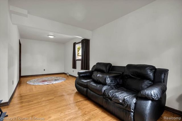24911 Notre Dame Street, Dearborn, MI 48124