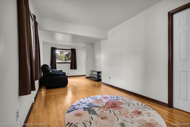 24911 Notre Dame Street, Dearborn, MI 48124