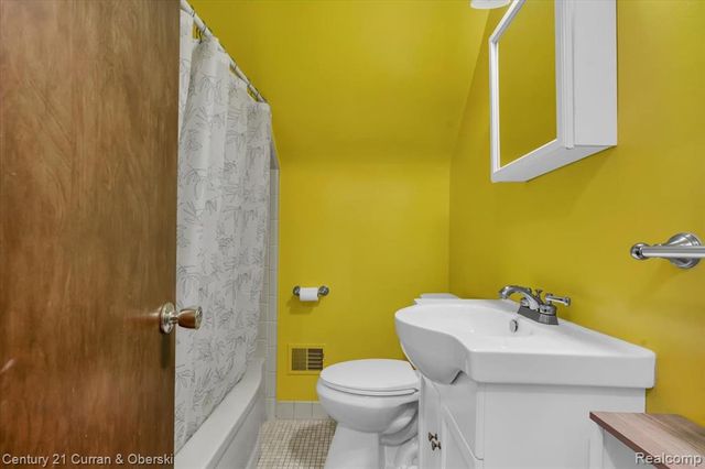 24911 Notre Dame Street, Dearborn, MI 48124