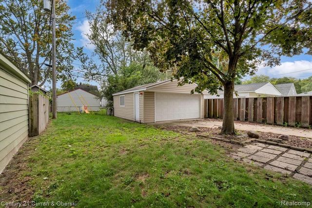 24911 Notre Dame Street, Dearborn, MI 48124