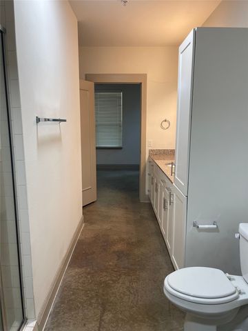 908 N Bishop Avenue 2-104, Dallas, TX 75208