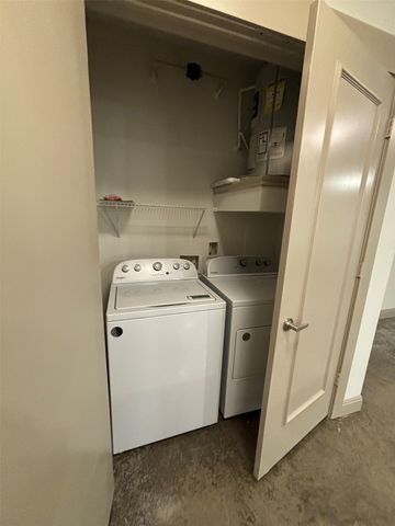 908 N Bishop Avenue 2-104, Dallas, TX 75208