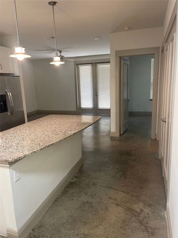 908 N Bishop Avenue 2-104, Dallas, TX 75208