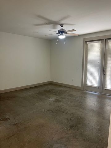 908 N Bishop Avenue 2-104, Dallas, TX 75208