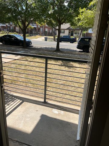 908 N Bishop Avenue 2-104, Dallas, TX 75208
