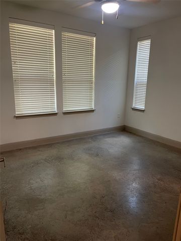 908 N Bishop Avenue 2-104, Dallas, TX 75208