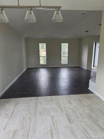 6802 Mccullum Road, Houston, TX 77489