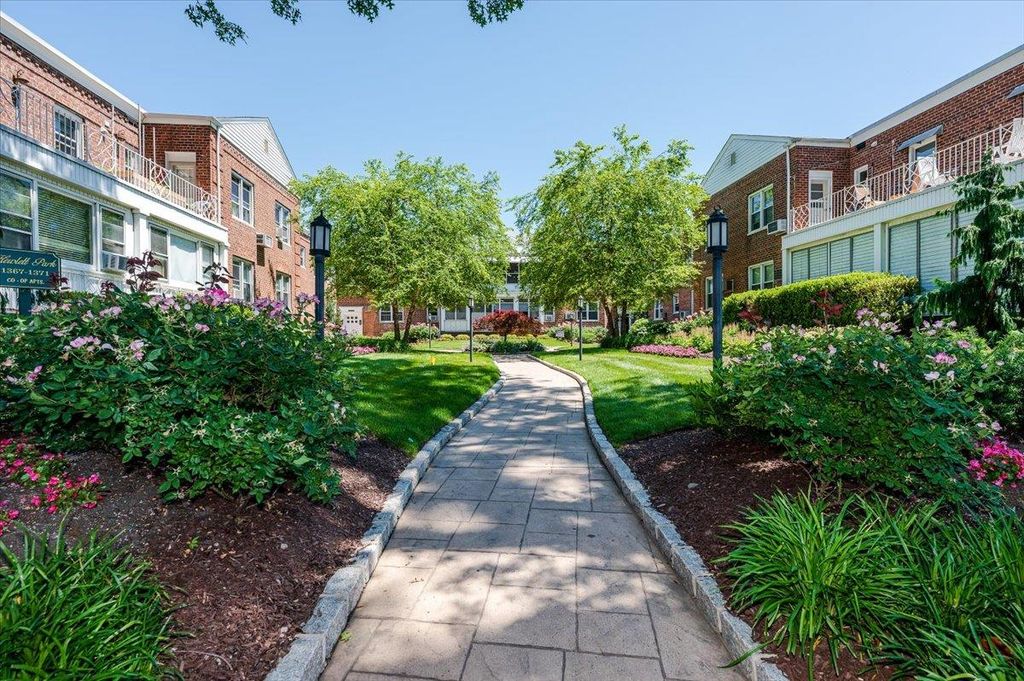 1385 Broadway A31, Hewlett, NY 11557