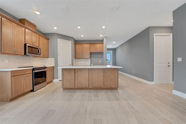 985 FIESTA KEY CIRCLE, Lady Lake, FL 32159