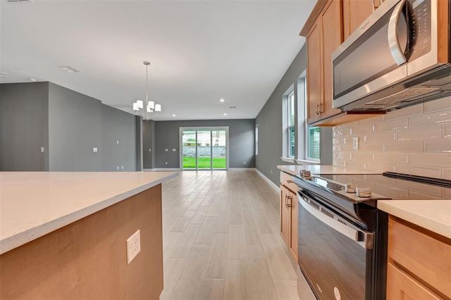 985 FIESTA KEY CIRCLE, Lady Lake, FL 32159
