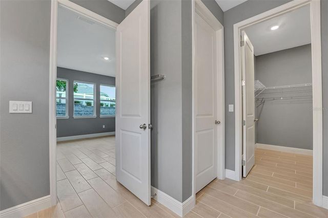 985 FIESTA KEY CIRCLE, Lady Lake, FL 32159