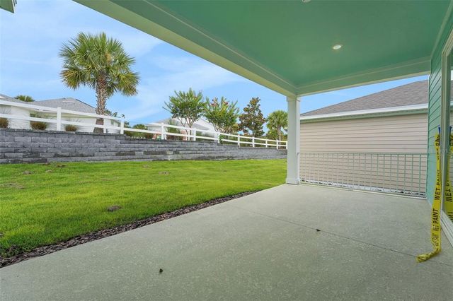 985 FIESTA KEY CIRCLE, Lady Lake, FL 32159