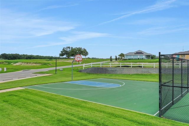 985 FIESTA KEY CIRCLE, Lady Lake, FL 32159