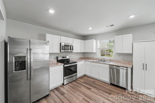 6042 Cutwater Circle, Charlotte, NC 28269
